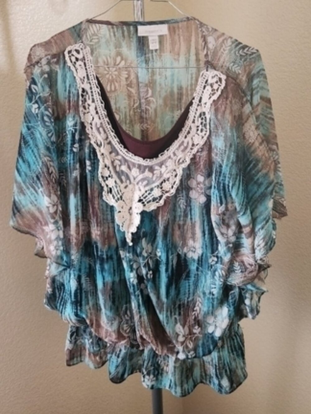 DressBarn Short Sleeve Blouse Size 14/16